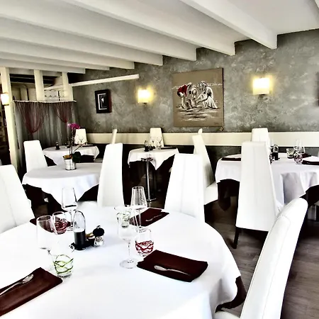 Restaurant De La Marne فندق